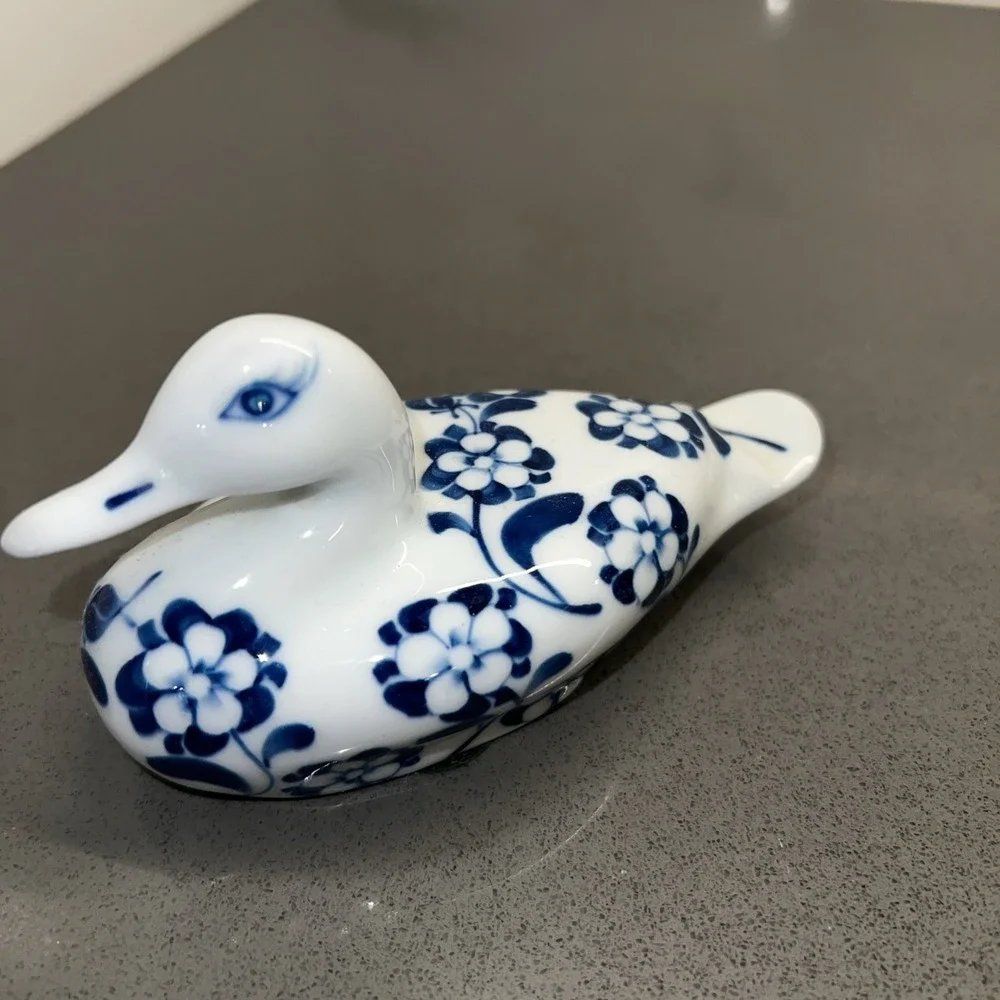 N/A blue white